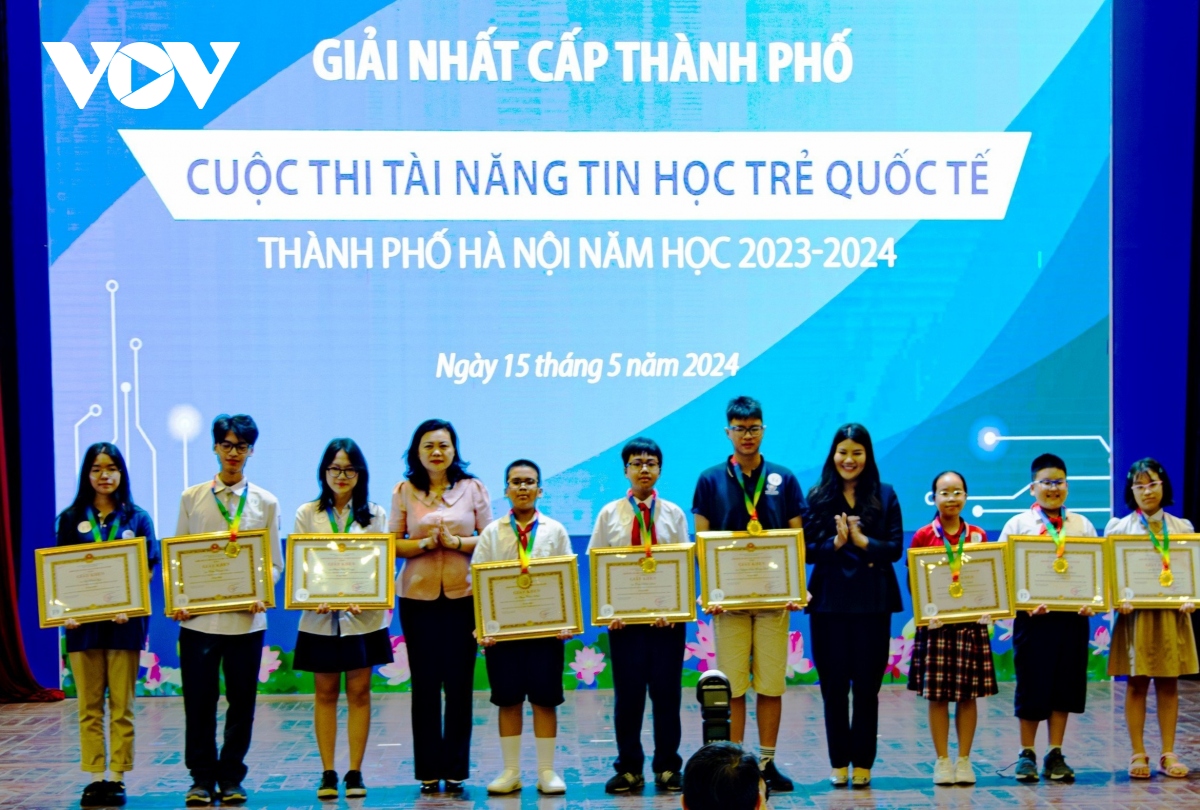 Chín thí sinh đoạt giải Nhất cuộc thi tài năng Tin học trẻ quốc tế -TP Hà Nội